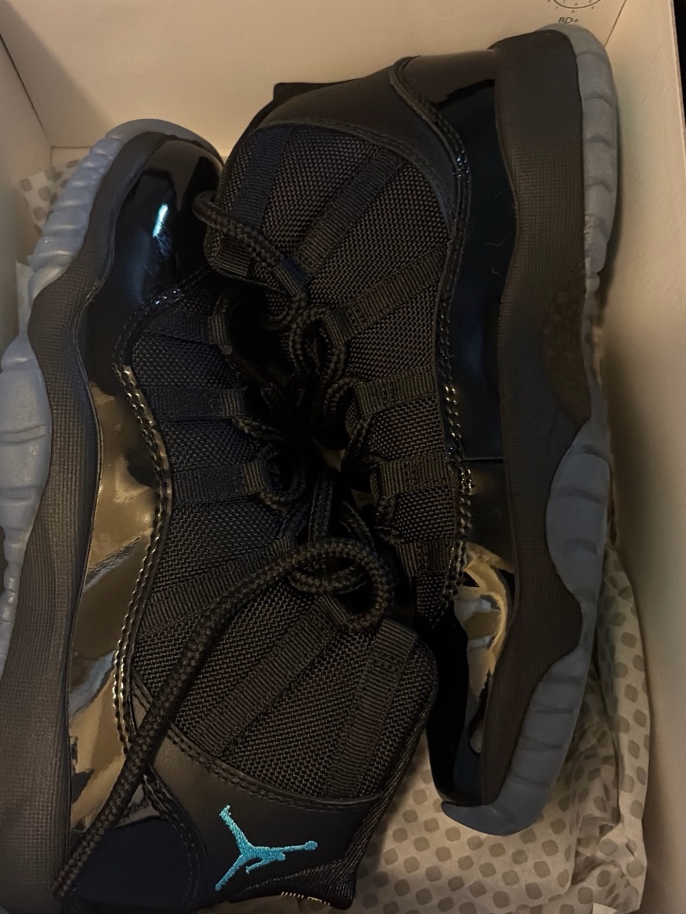 Air-style Men's Black High-Top Basketball Shoes with Icy Sole